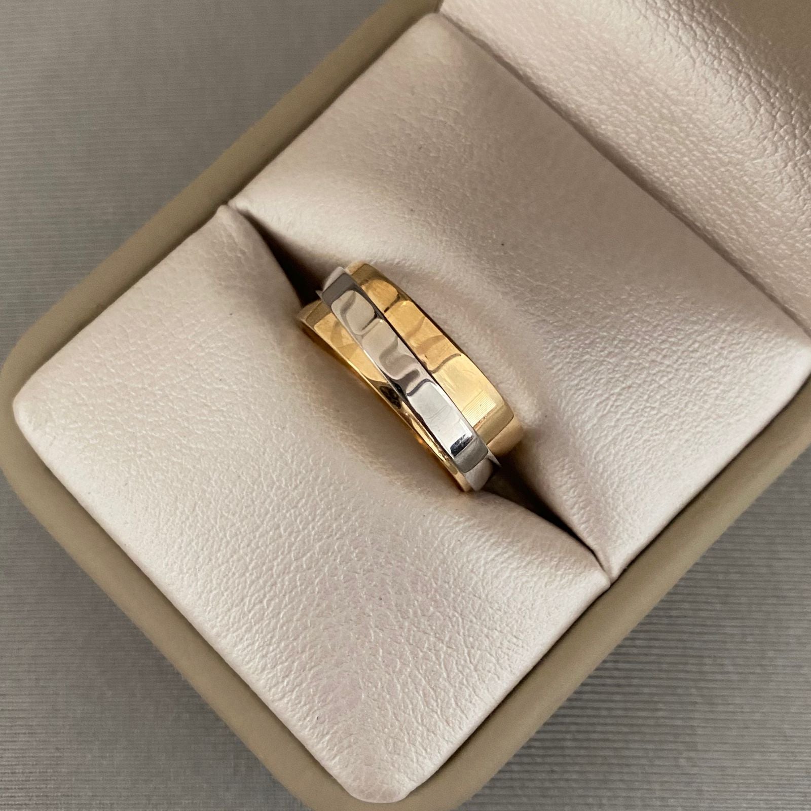 Anillo franjas (POR FABRICACION) Tres oros 18k / Talla 9 / 7,0 Gr